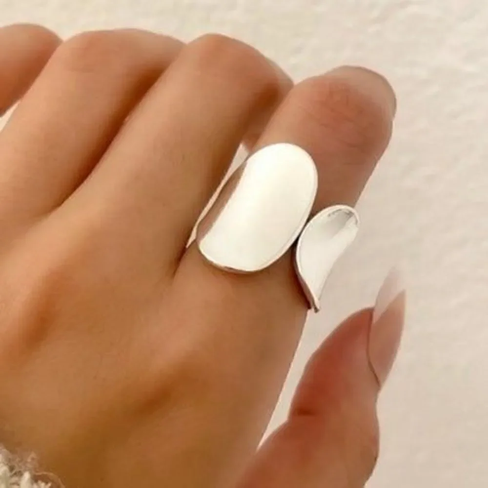 The Abstract silver cocktail ring